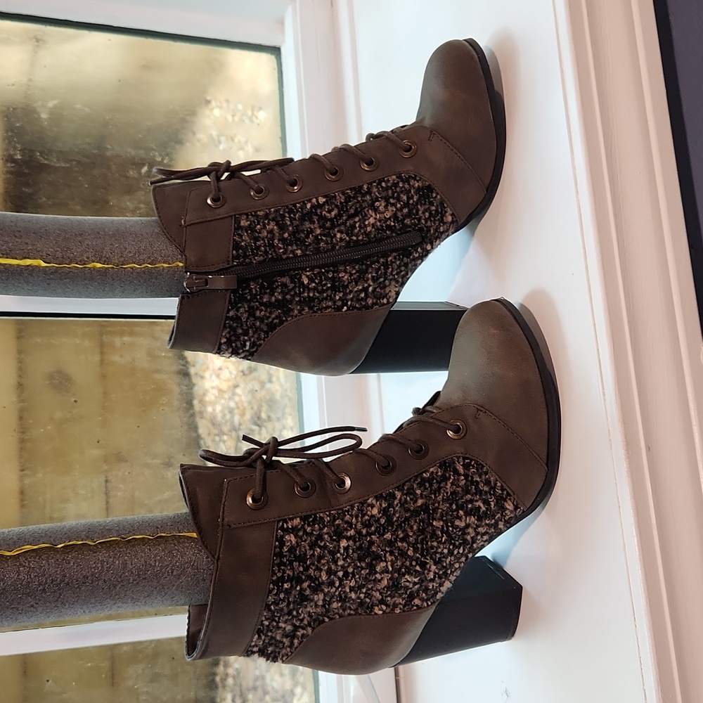 2 Lips Too. Boots. Size 6.5 (6 1/2)
